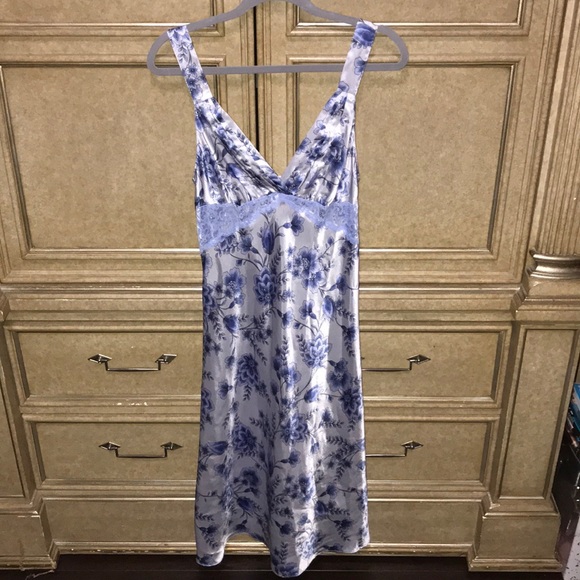 COPY - MORGAN TAYLOR SILKY LIKE NIGHTGOWN - Picture 3 of 5